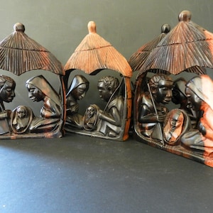Holy Family manger in ebony wood, under hut African hut, Joseph Marie Jesus, sculpted santon Togo, devotion, height 21 cm 8.27 inch