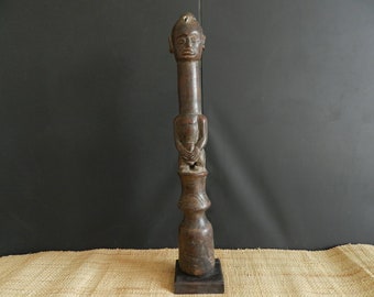 Oshe Shango Bâton Rituel danse, Yoruba Oshe Shango EKITI Nigéria, bois ébène dense, Double visages cauris, Haut 55 cm 21.65", Art africain