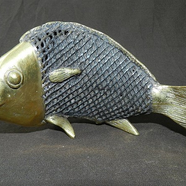 Massive Bronze und schwarz patinierte XXL-Fischskulptur Karpfen – afrikanische Kunst – 28 cm lang (11,02 Zoll) Weihnachtsgeschenkidee