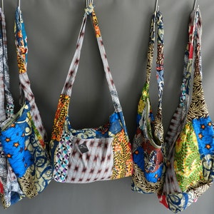 Sac bandoulière zip en tissu patchwork wax Africain, sac de sport large bretelle plate poches, sac besace à vélo, sac de marche baluchon wax