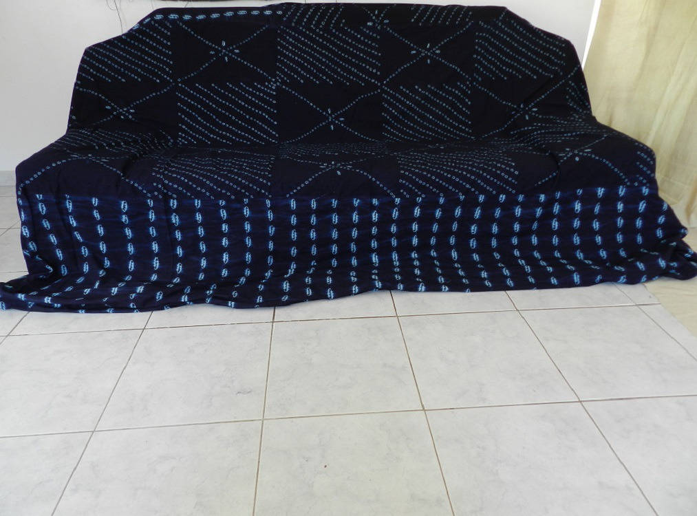 Grand Plaids Couvre Lit et Jeté de Canapé No Ing-15 Bleu Indigo en Tissu Africain Patchwork. 300 cm 