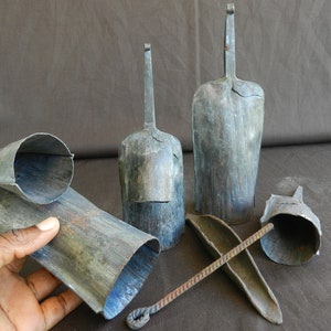 Instrument de musique percussion Africain, Gong cloche double fer noir forgé, Gankogui Banana bell, Idiophone Ewe Ghana, Bénin, Togo, Yoruba image 1