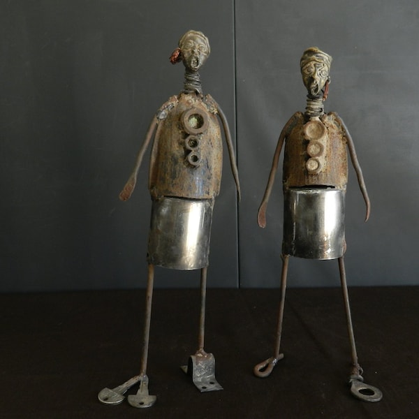 Couple figurine métal fer recyclé, Récupération détournement objet, Art Contemporain Africain, métal exquise décoration, Haut 38 cm 14.96"