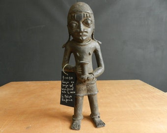 Bronze Witch Doctor, Bearer Cutting Magic Drink Voodoo Orisa, Priests Circle Féticheur, African Art Statue, Height 30 cm 11.81  inch