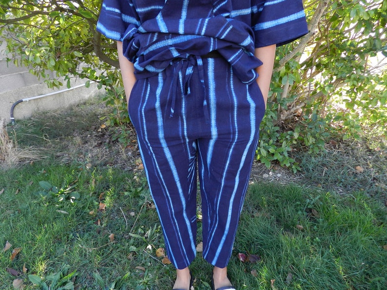 Ensemble tunique pantalon tissu indigo Africain tie dye, Yoruba traditionnel caftan large unisexe ensemble Africain ample, Adire pantalon XL Pantalon-T40/M