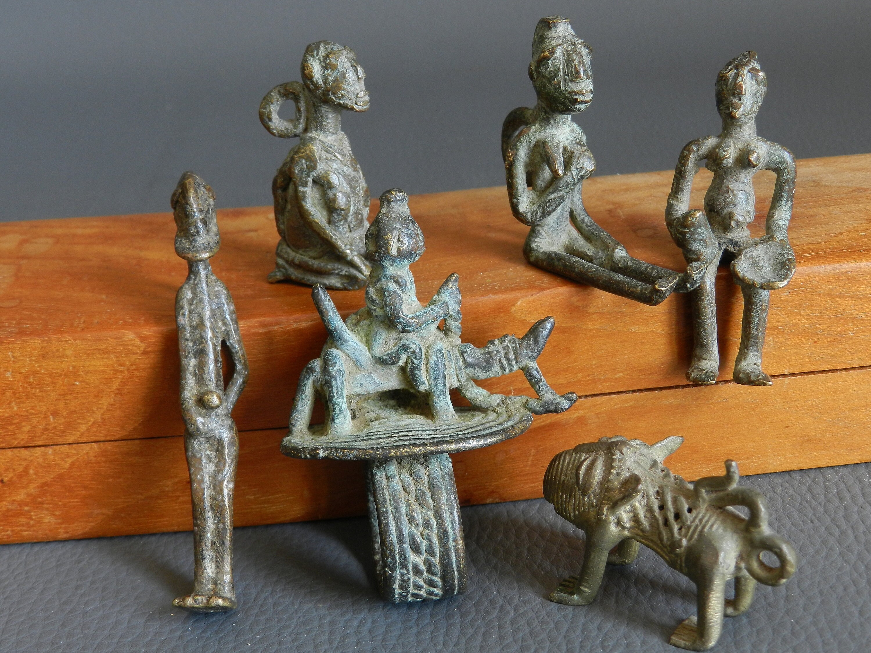 Pendant bronze Carved mother child, bronze pendant Ife Dogon Yoruba, bronze rider ring, vintage Art Africa wax lost 2.56" La Maison Rafacia