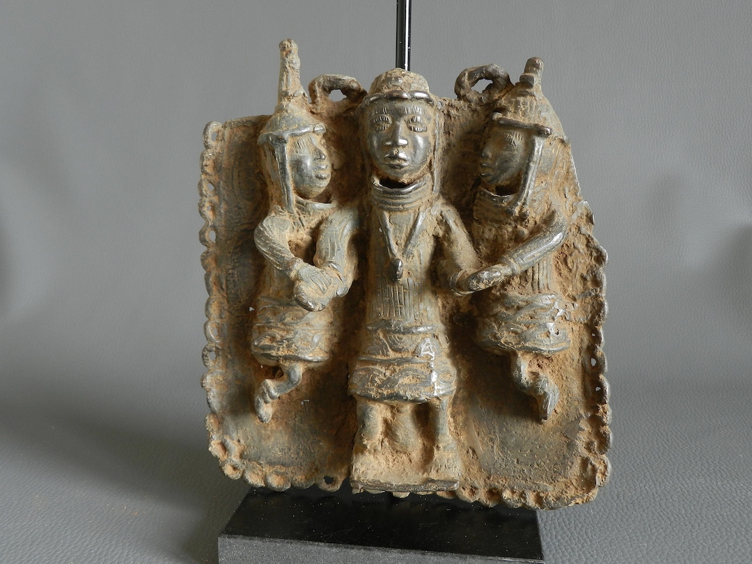 Plaque Ife Bronze Oba Pendant Sitting Between Two Kneeling Vassals, Edo ...