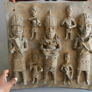 Plaque Ife Yoruba musician Edo in Bronze of King Oba, Edo Bronze Bini Ife plaque, embossed Benin City Nigeria La Maison Rafacia, 40cm 15.75&quot;