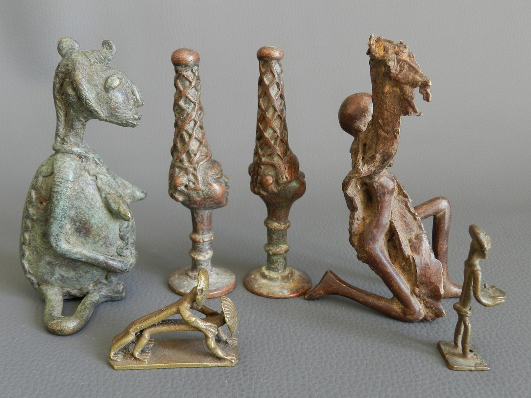 Ashanti Bronze Sculpture Weighs Gold, Woman Warrior Weighs Gold in