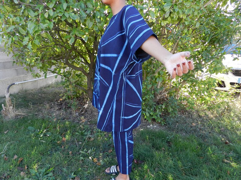 Ensemble tunique pantalon tissu indigo Africain tie dye, Yoruba traditionnel caftan large unisexe ensemble Africain ample, Adire pantalon XL image 6