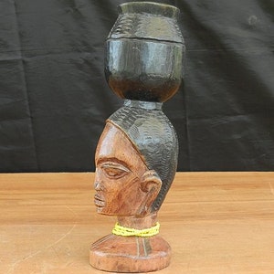 Peul head pen holder bead yellow and wood from Niger, mask pot bowl jar, face bust woman vodoun, African art, height 22 cm (8.66 inch).