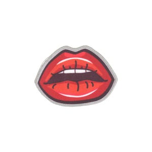 Könnte beinhalten: Rote Lippen mit einem weißen Lächeln, eine Cartoon-Illustration eines Mundes.