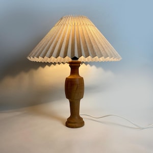Large Vintage Oak Wooden table lamp | Solid Wood | Bedside Lamp | 60s - 70s | Mid-century modern | Nordic Design | Side table lamp