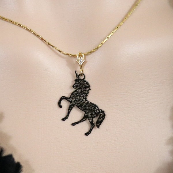 Collier cheval licorne filigrane rose ou noir, chaine et bélière argent ou doré au choix