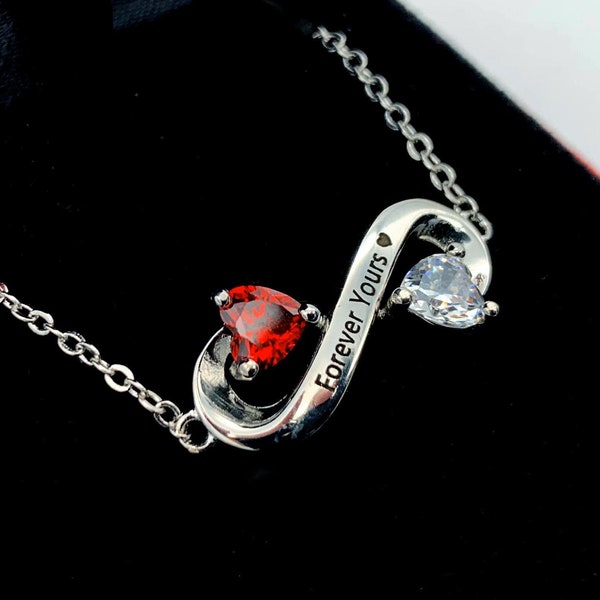 Collier cœurs d'amour de cristal sur un infini  gravé "Forever yours" ou " I love you so much", modéle et chaîne au choix