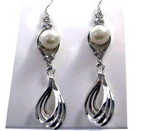 Freshwater pearl earrings on silver braid