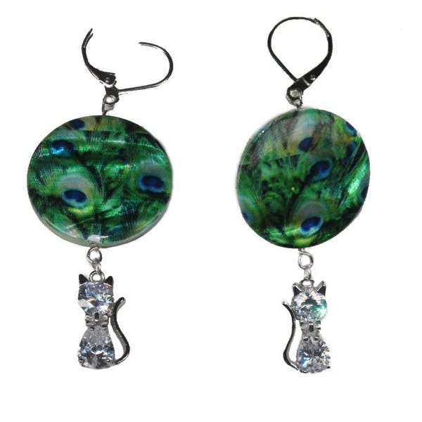 Boucles d'oreille "Disque plumes de paon au petit chat diamant""