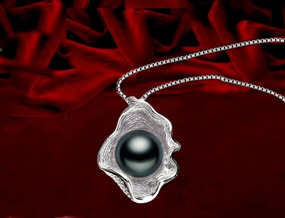 Collier coquillage d'argent 925 à la perle d'eau douce noire, orange ou blanche  nacrée