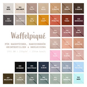 Könnte beinhalten: Farbmuster von Waffelpique-Stoffen in verschiedenen Farbtönen, darunter Weiß, Beige und Blau. Das Bild zeigt eine Reihe von Farben, die für Badetücher, Babyzubehör, Heimtextilien und Kleidung geeignet sind. Der Text "Waffelpiqué" ist sichtbar.