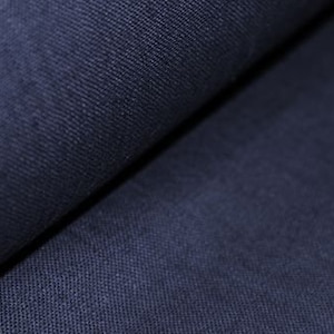 Peut inclure: Gros plan sur un tissu bleu foncé à armure texturée.