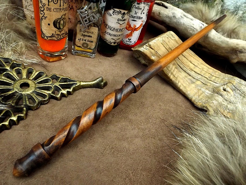 Wizard/'s Magic Wand Sculptures Hand-carved Engravings Wooden Magic Wand handmade in France - Beech Wood