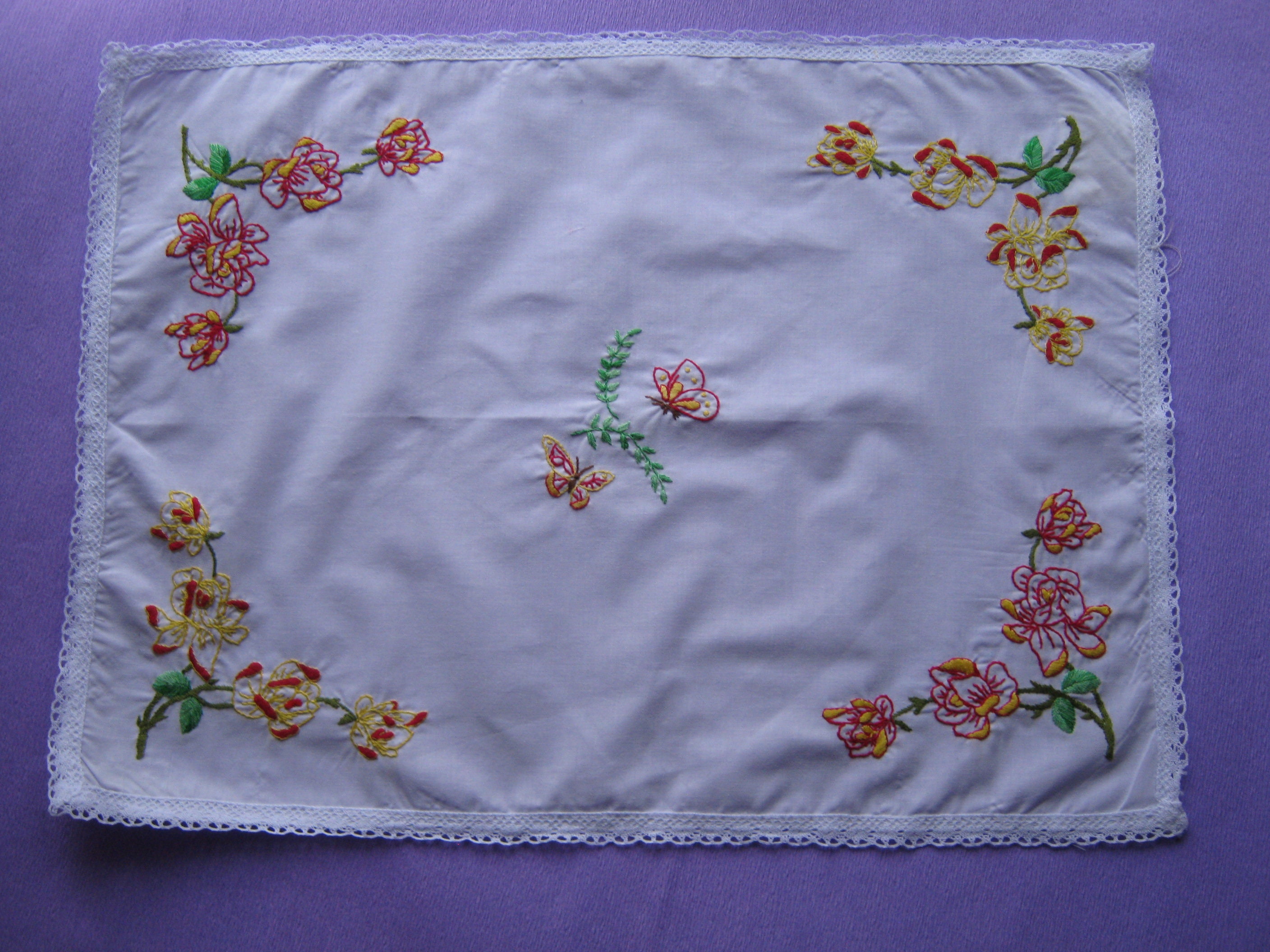 Napperon Brodé A La Main | N 62