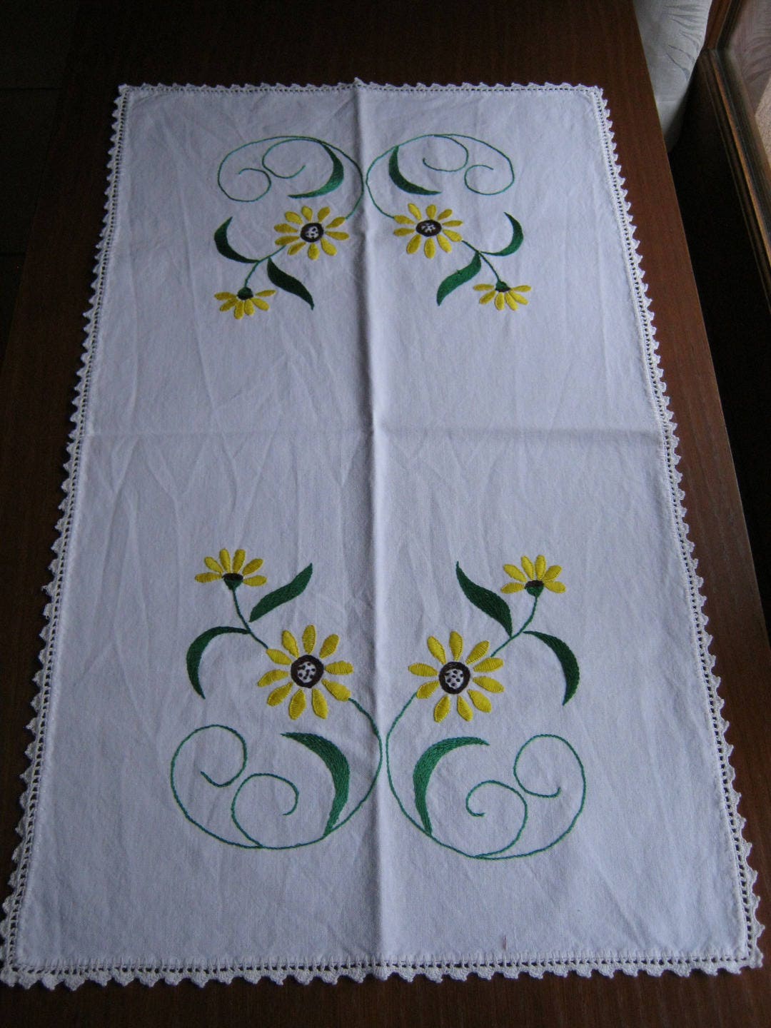 Napperon Brodé Main en Broderie Traditionnelle | N40