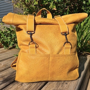 Sac à dos jaune en tissu imitation cuir
