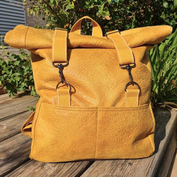 Sac à dos jaune en tissu imitation cuir