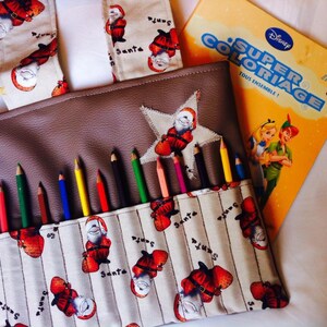 sac a crayons de couleurs et albums coloriage ou livres pour enfant totif pere noel