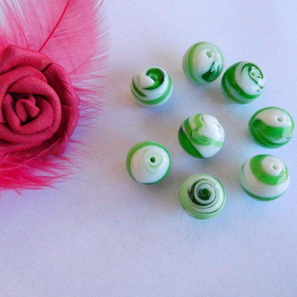 Lot de 10 Perles Lampwork 12 mm verte et blanche en verre