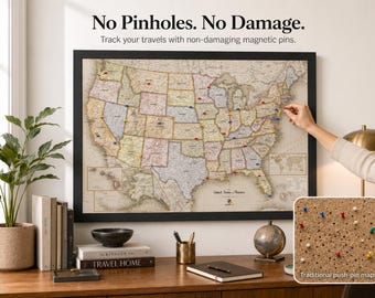 Könnte beinhalten: Eine gerahmte Landkarte der Vereinigten Staaten in Vintage-Farben mit magnetischen Pins zur Reiseverfolgung. Der Text lautet: No Pinholes. No Damage. Track your travels with non-damaging magnetic pins. Traditional push-pin maps.