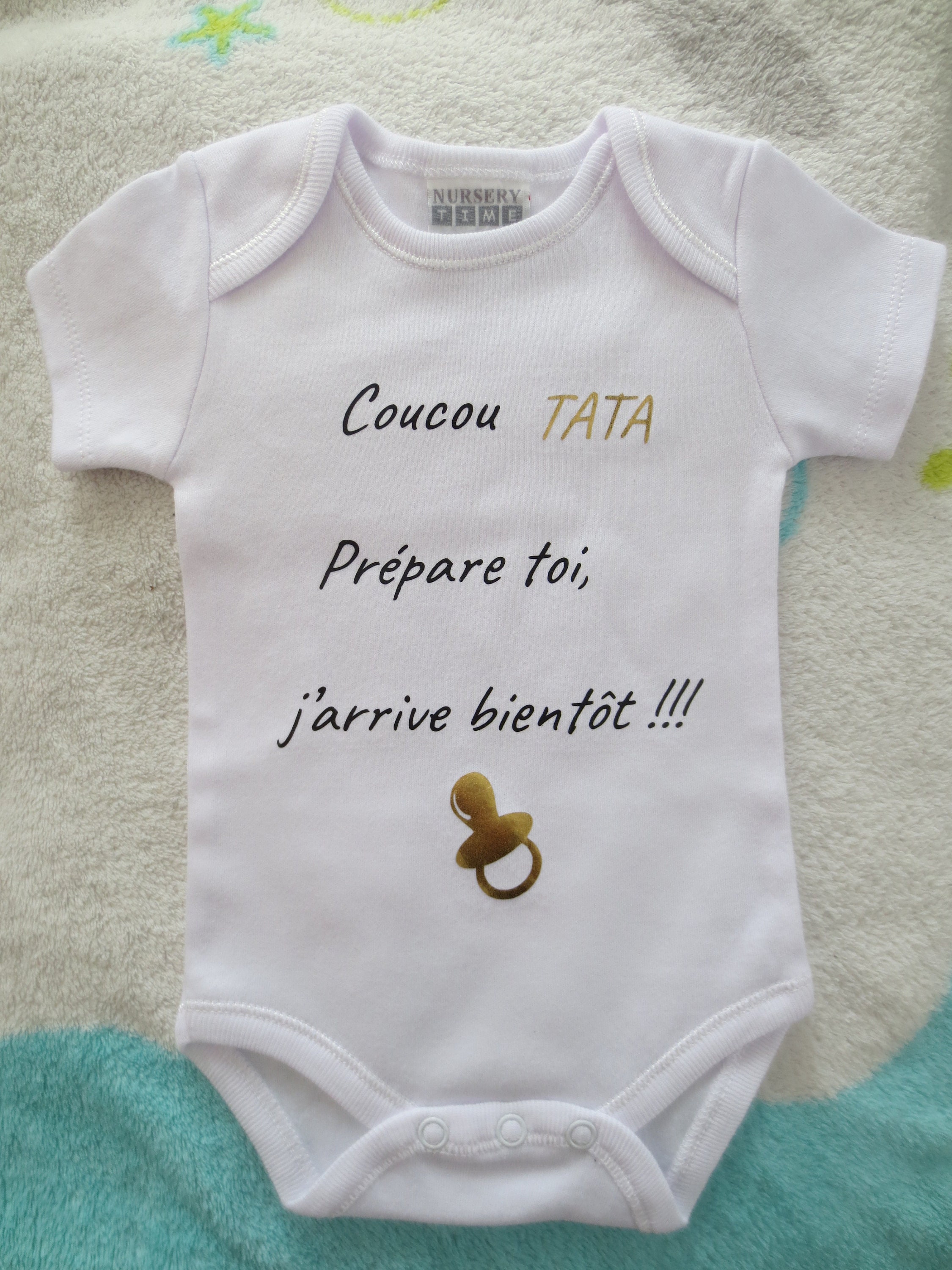 Body Bébé "Tatie, Prends Tes Vitamines : J'arrive !!!" - Cadeau Annonce Grossesse Original En 100% Coton Oeko-Tex