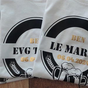 T-shirts bières EVG date prénom du marié personnalisés prix accessible,enterrement de vie de garçon,texte de couleur or et noire,mariage image 2