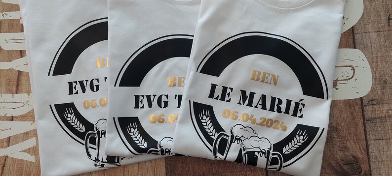 T-shirts bières EVG date prénom du marié personnalisés prix accessible,enterrement de vie de garçon,texte de couleur or et noire,mariage image 2