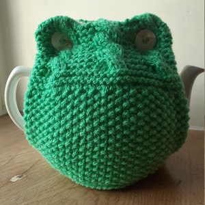 Handknitted reversible buttoned aran teacosy to fit 4 cup pot - choice of colours