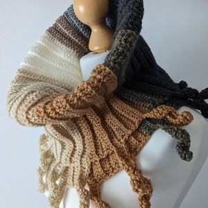 Capuche bouclée mandala crochetée à la main