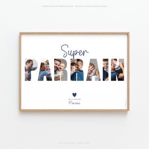 Peut inclure: Une affiche encadrée avec l'inscription "Super PABRAIN" en bleu marine. Les lettres sont remplies de photos de pères et d'enfants. Le texte "ÉLU À VIE PAR Marceau" et un cœur bleu sont également présents.
