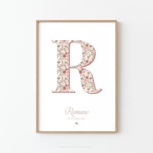 Affiche lettre fleurie tons vieux rose et vert amande à personnaliser avec l'initiale du prénom de votre fille, cadeau naissance - ROMANE