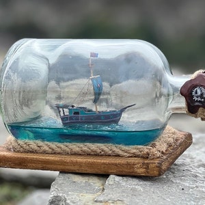 Ship in a bottle -Sloop in a bottle