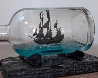 ボトルに入った黒真珠船：手作り木製模型（12x24x9 cm） - Etsy 日本