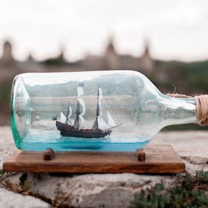 Pirate Ship model - The troubadour Ship in a bottle -  model - Large bottle