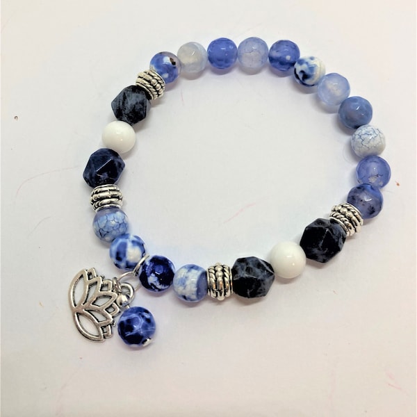 Agate bleue veinée facetée onyx blanc Bracelet tendance de 16 à 19 cm perles 8mm avec pendants fleur de lotus et perle femme