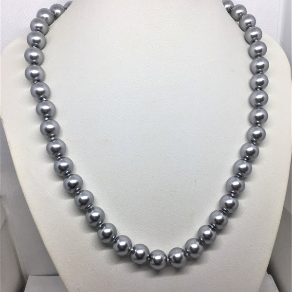 Perles nacrées gris clair 8mm collier 45 cm femme