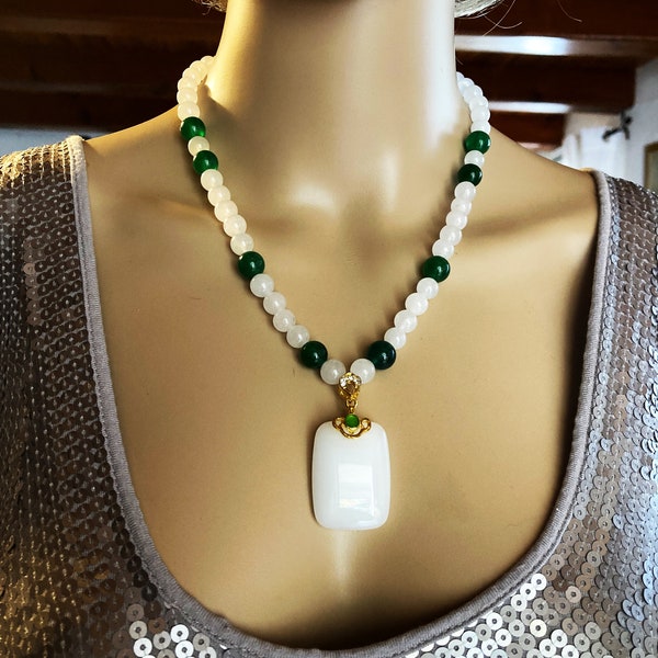 Agate blanche, verte pendentif en jade blanc collier 49cm bijou femme