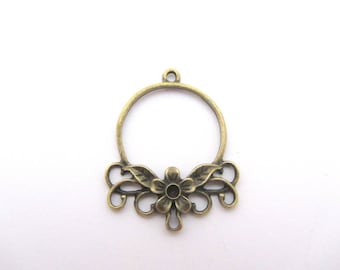 1 Grand pendentif, connecteur avec petite fleur en bronze