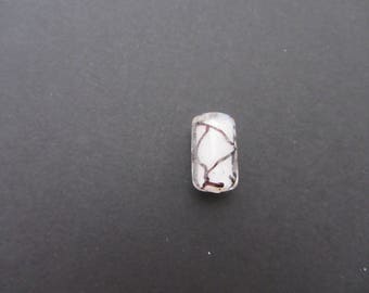 Glass beads tube way cracked of color white and black