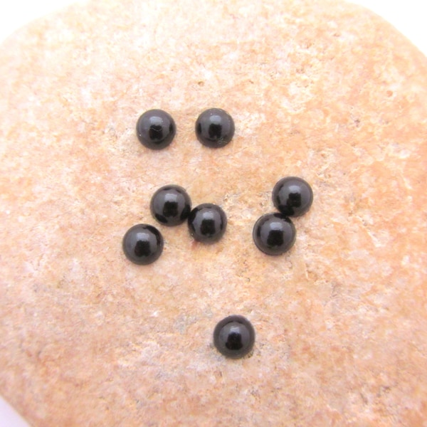 Lot de 20 demi perles noires en résine à coller 0,6 cm