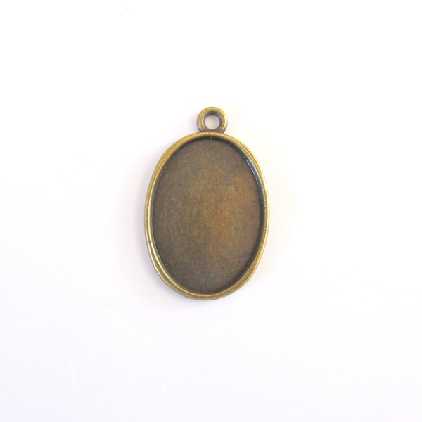 Un support cabochon bronze, pendentif ovale, pour cabochon 18x25mm