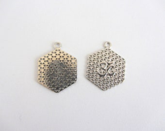 Lot de 2 pendentifs Om